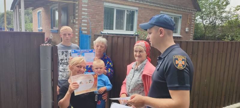 Пожежно-профілактичне відпрацювання приватного житлового сектору щодо запобігання виникненню пожеж на території Вороновицької територіальної громади.