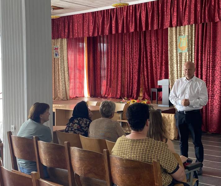 Герої не вмирають! Очільник Вороновицької громади Олександр Ковінько вшанував пам’ять загиблих героїв та підтримав сім’ї.