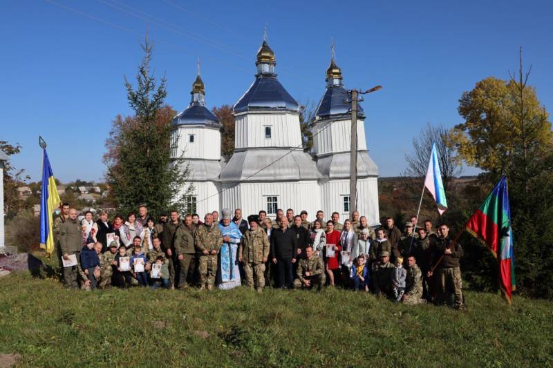 У Вороновицькій територіальній громаді 14 жовтня відбулася посвята козаків до Вороновицької Сотні Українського козацтва також в цей день вшанували пам’ять загиблих захисників з покладанням квітів.