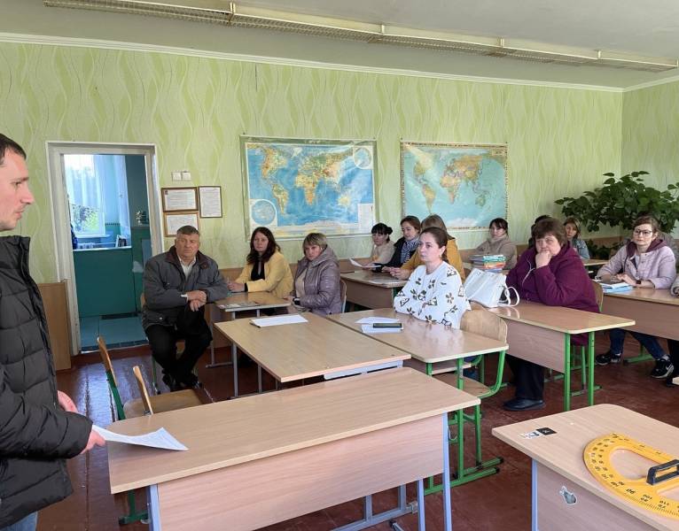 Інформаційна зустріч з класними керівниками та батьківськими комітетами нашої громади щодо роз’яснення правил застосування калію йодиту.