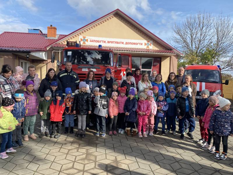 У Вороновицькій територіальній громаді триває відвідування дітьми дошкільної освіти пожежної частини №17.
