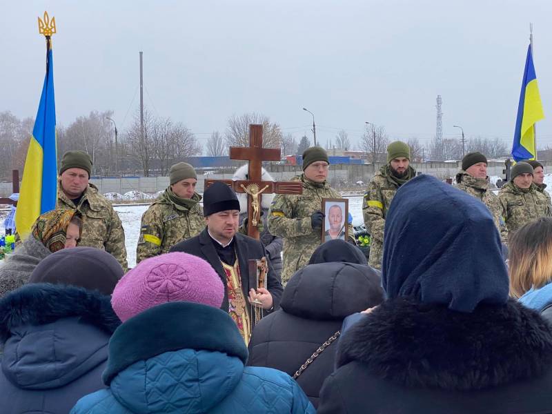 Віддали шану мужньому захиснику України Петру Шведюку.