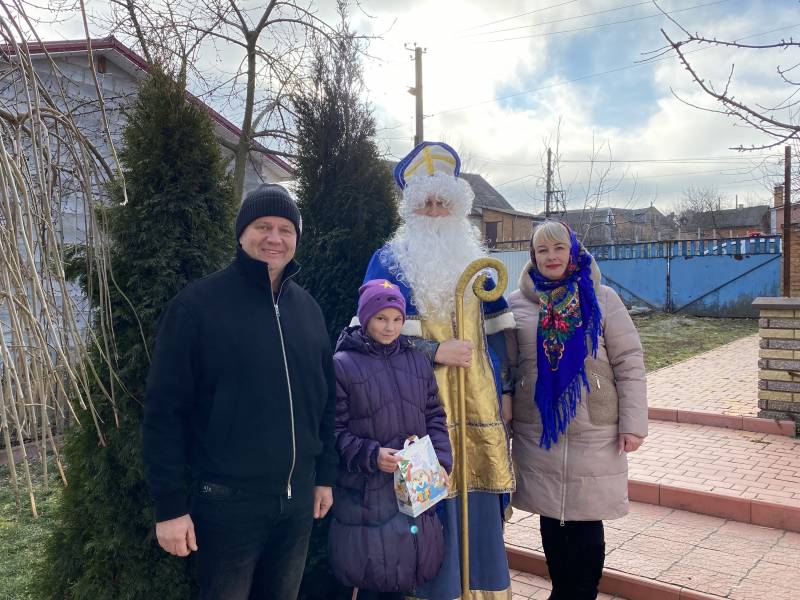 Дітей cиріт та дітей позбавлених батьківського піклування очільник громади Олександр Ковінько привітав з Днем Святого Миколая.