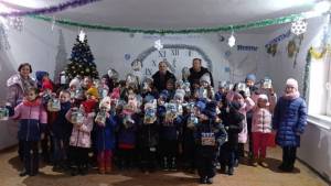 Привітали дітей з новорічними та різдвяними святами.