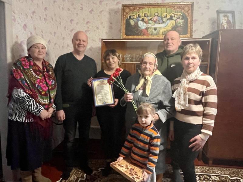 Вітаємо пані Катерину з 90-річчям.