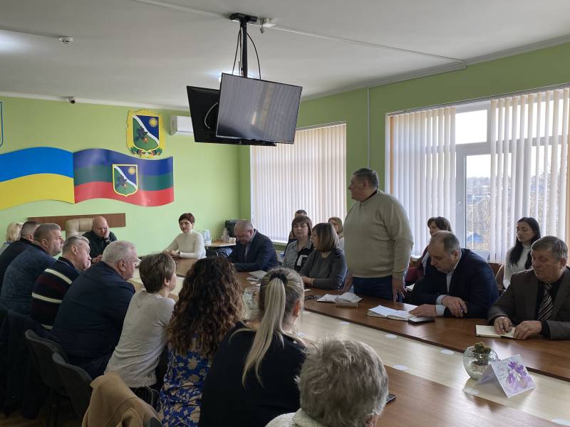 Понеділкова щотижнева апаратна нарада.