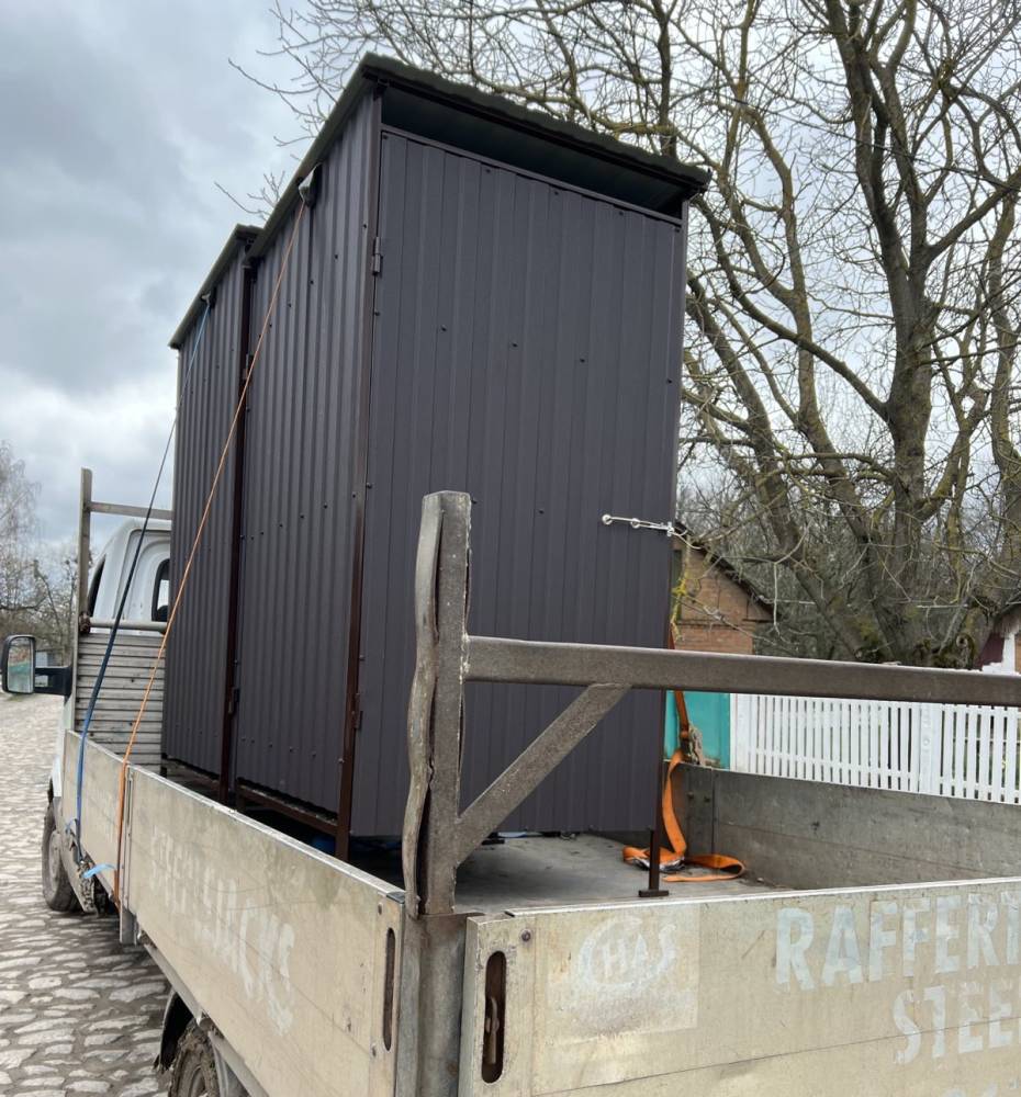 На кладовищах встановлюються туалети громадського користування.