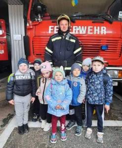 Відбулося відвідування пожежно-рятувальної частини діток дошкільних навчальних закладів «Колосочок» с.Довгополівка та «Ромашка» смт.Вороновиця.