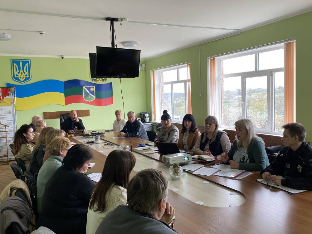 Проведення круглого столу голови громади Олександра Ковінько спільно з суб’єктами соціальної роботи Вороновицької селищної ради з питань соціального захисту дитини.