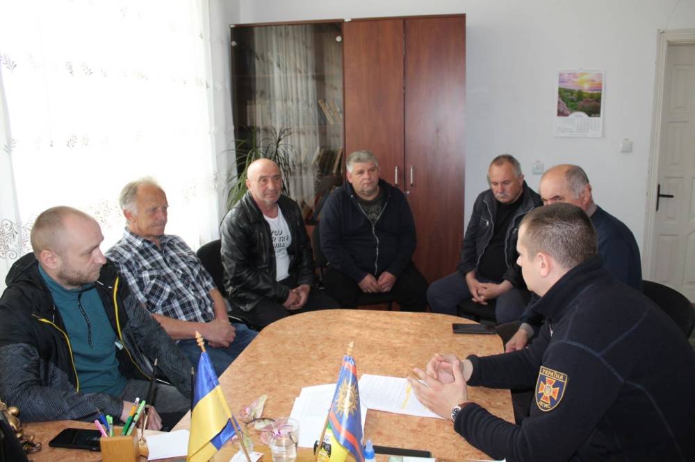 Працівником РУ ГУ ДСНС України було проведено нараду з членами добровільних пожежних дружин Вороновицької територіальної громади