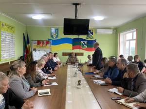 Щотижнева апартна нарада