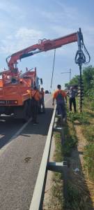 На автошляху М-30 продовжуються роботи з встановлення опор для камер відеофіксації швидкісного режиму.